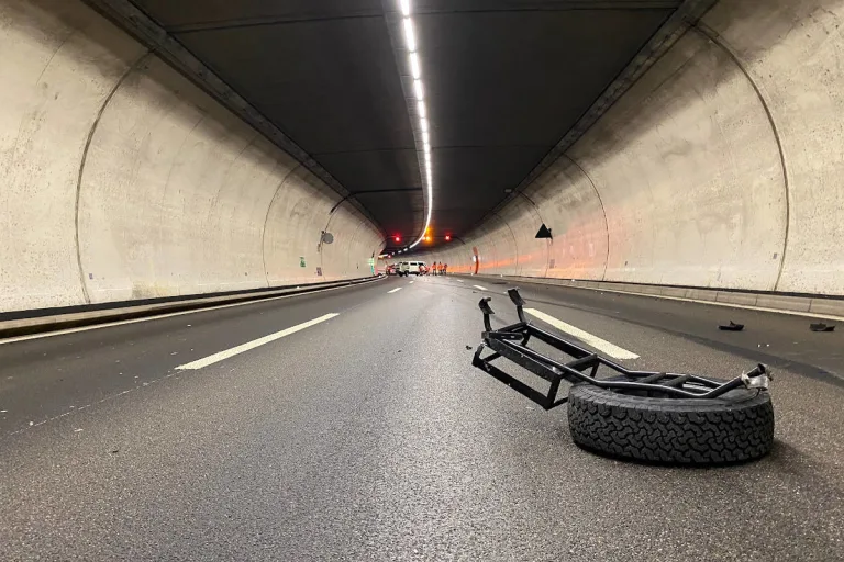 A3 Birmensdorf ZH – Uetlibergtunnel nach Unfall mehrere Stunden gesperrt