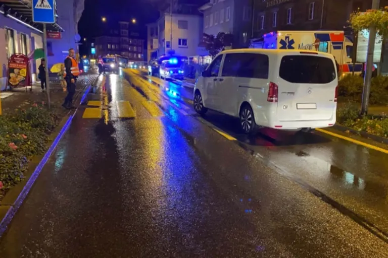 Unfall in Unterägeri ZG - Frau von Auto angefahren und auf ihr Kind gestürzt 