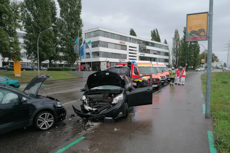 Offenburg – Frontalkollision mit mehreren verletzten Personen