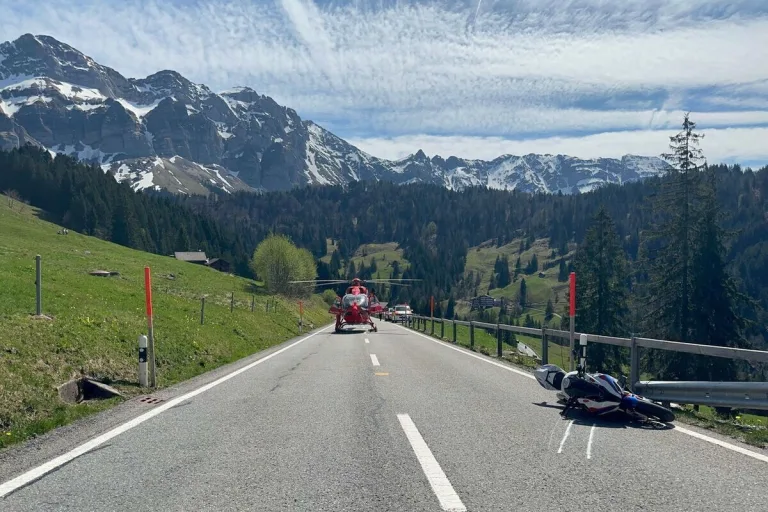 Urnäsch AR - Motorradfahrer bei Unfall verletzt 