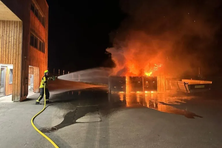 Herisau AR - Sammelbehälter für Elektroschrott in Brand geraten