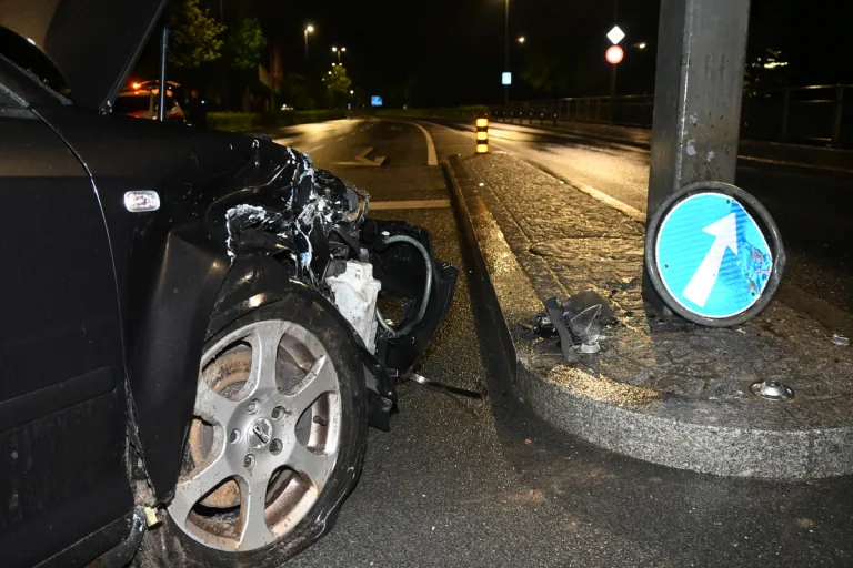 Schaan FL - Mann kollidiert mit einer Säule 