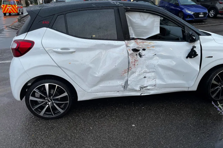 Gachnang TG – Motorradfahrer bei Kollision mit Auto verletzt