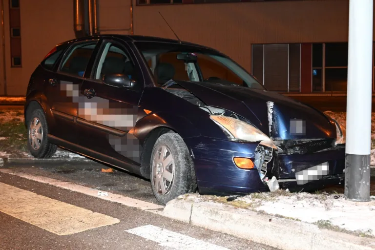 Unfall in Oberbüren SG - Autofahrerin fahrunfähig verunfallt