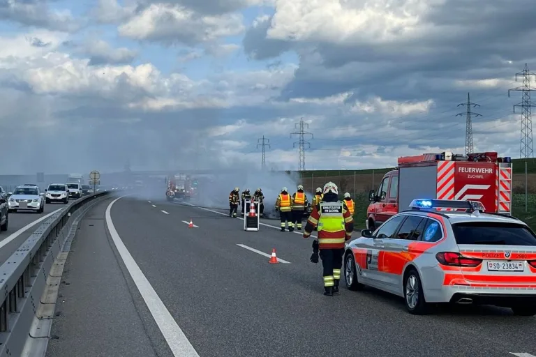 A1 bei Oberbipp SO - Auto vollständig ausgebrannt