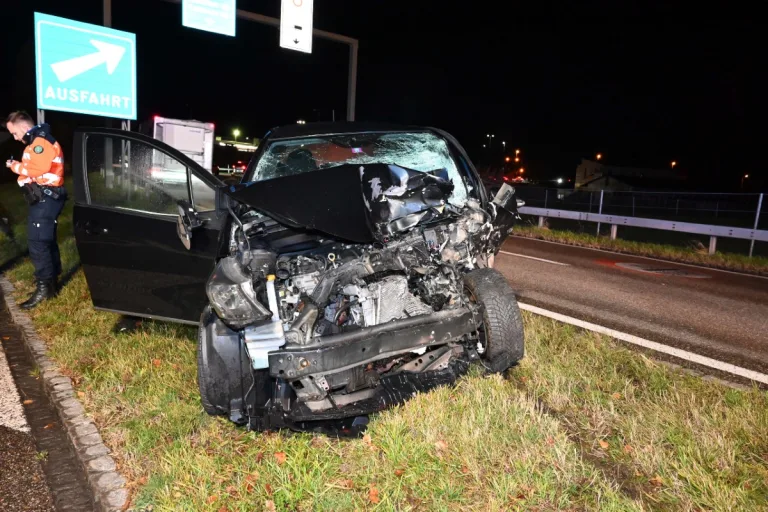 Au SG - Unfall auf Autobahn mit zwei Verletzten