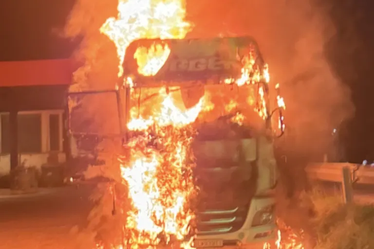Achenkirch – Lkw in Brand geraten