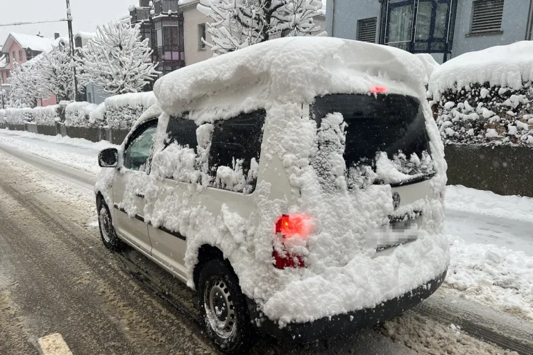 St.Gallen - Fahrzeuge nicht vom Schnee befreit - 19 Anzeigen 