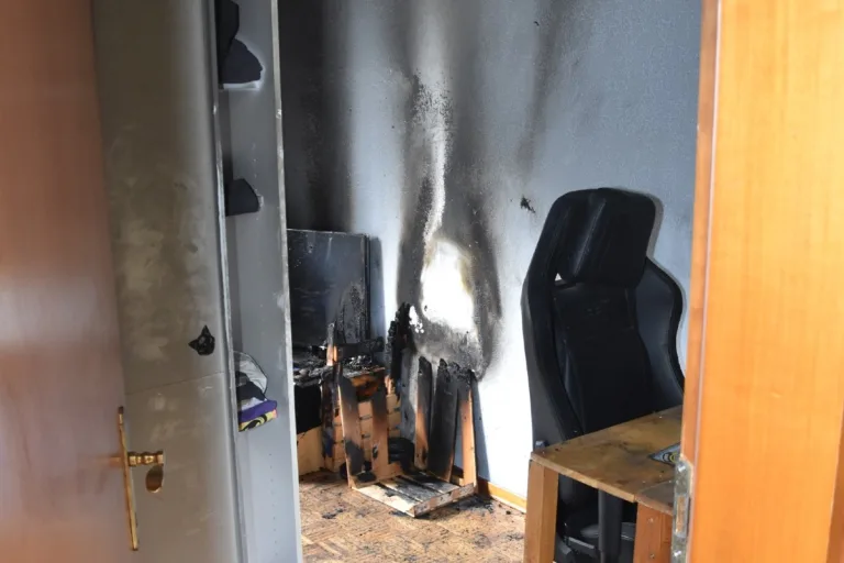 Grüsch GR - Feuerwehreinsatz wegen Zimmerbrand
