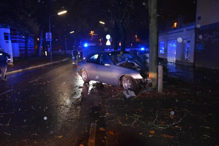 Wien – PKW prallt gegen Baum – vier Personen schwer verletzt