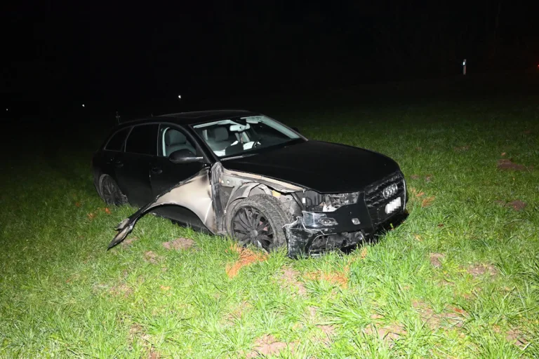 Unfall in Unterrindal SG – Alkoholisierter Lenker prallt gegen Mauer