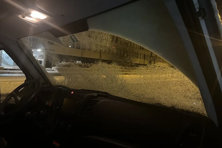 Basel - 30 Fahrzeuge ungenügend von Schnee befreit 
