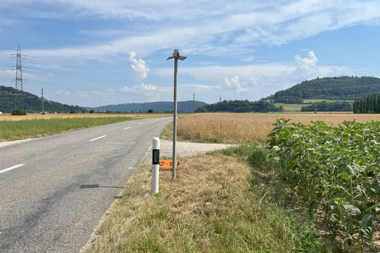 Zeugenaufruf in Villigen AG – Überholmanöver eines Audi verursacht Unfall von Lieferwagen