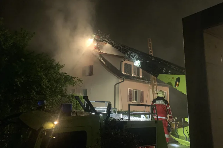 Affoltern am Albis ZH – Brand verursacht grossen Sachschaden
