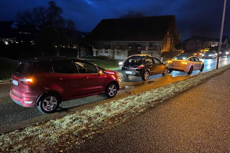 Rapperswil-Jona SG – Drei Autos an Auffahrkollision beteiligt