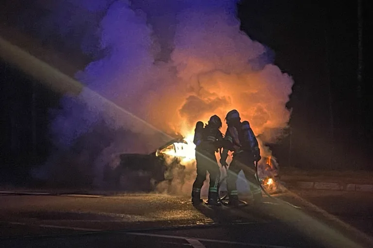Wängi TG - Auto während Fahrt in Brand geraten