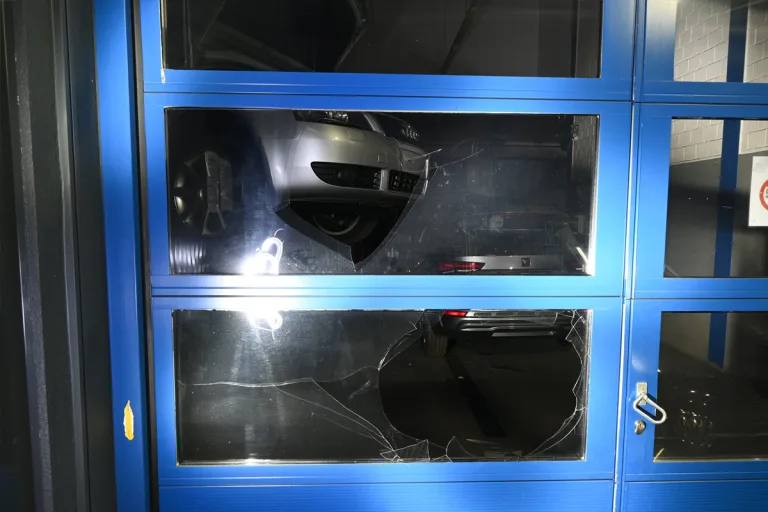 Oberriet und Montlingen SG – Einbruch in zwei Autogaragen