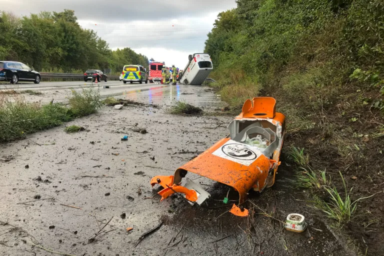 A31 Bottrop – Transporter kollidiert mit Notrufsäule