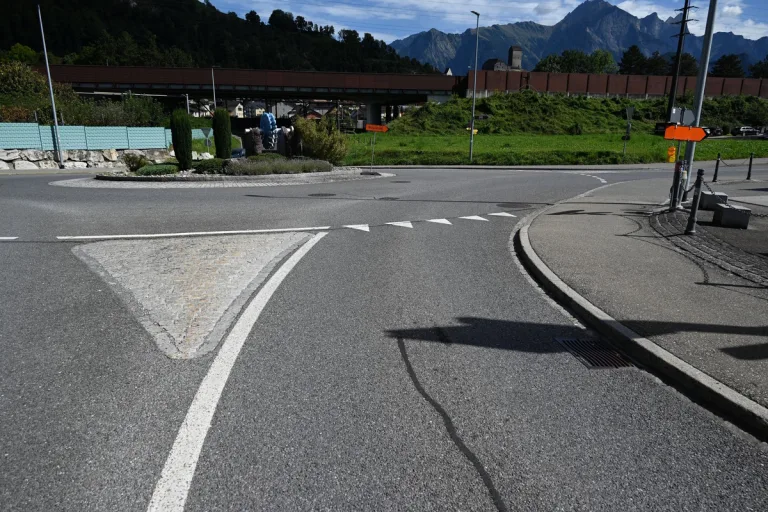 Mels SG - Unfall im Kreisverkehr