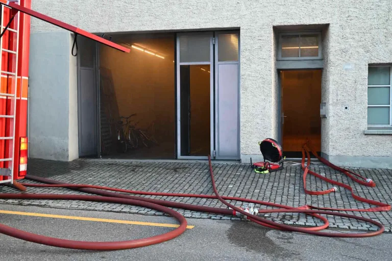 Wil SG - Gebäude nach Brand stark verraucht