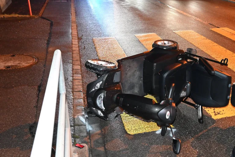 Ricken SG – Auto kollidiert mit Elektrorollstuhlfahrer auf Fussgängerstreifen