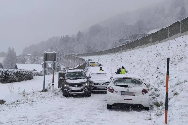 Schladming ST – Unfall auf eisglatter Fahrbahn