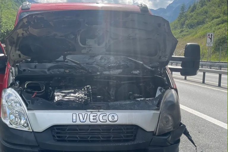 A13 Hinterrhein GR – Motor geht in Flammen auf