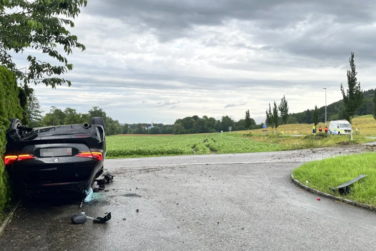 Wohlen AG - BMW-Lenker verunfallt alkoholisiert