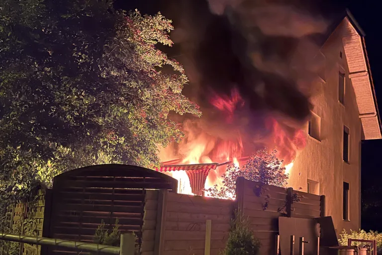Sursee LU - Vergessene Kerze wird zum Balkonbrand
