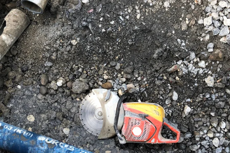 Mollis GL – Schwerer Arbeitsunfall bei Kanalisationsarbeiten