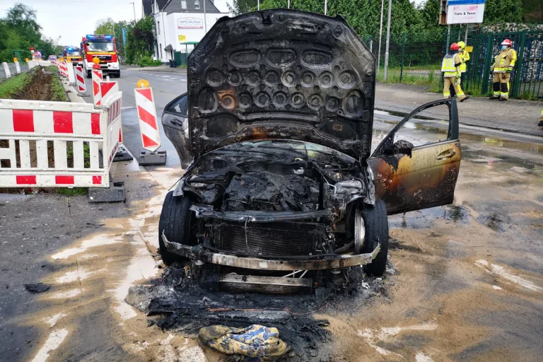 Monheim Langenfeld – Brennender Mercedes sorgte für Verkehrsbeeinträchtigungen