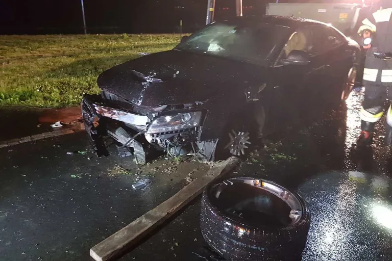 Graschach - Audi kracht gegen Trafo - vom Lenker keine Spur!