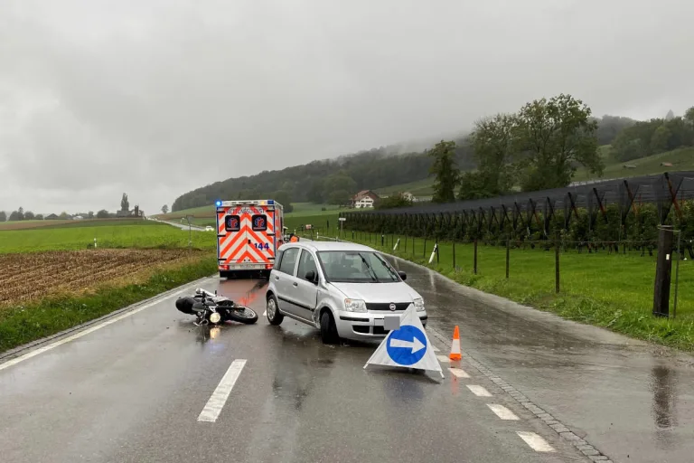 Hüttwilen TG – Motorradfahrer beim Unfall teils schwer verletzt