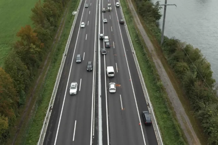 Gisikon LU - Unfälle im Morgenverkehr mit acht beteiligten Fahrzeugen