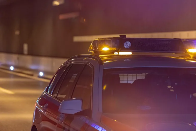 Olten SO - Unbekannter Autolenker entzog sich einer Polizeikontrolle nach mehreren Widerhandlungen - dunkler BMW wird gesucht