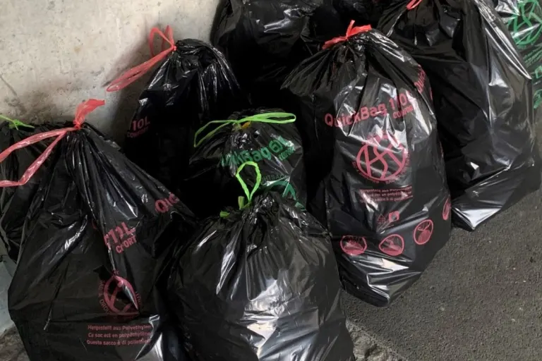 Stadt St. Gallen - Massives Littering nach nächtlicher Party am Freudenberg