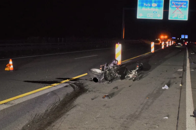 A6 Landstuhl – Motorradunfall mit Schwerverletztem führt zu weiteren Unfällen