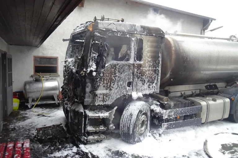 Üttfeld – Brand eines Milchtanklastwagens