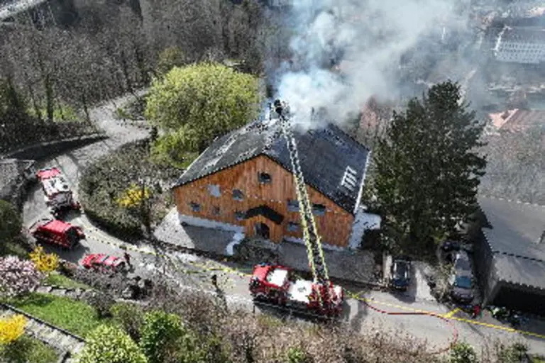 Freiburg - Drei Familien werden nach Brand umquartiert 