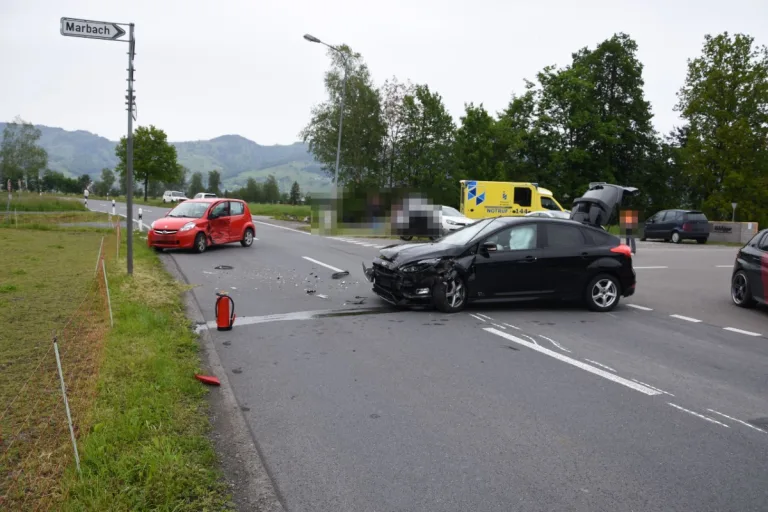 Seniorin übersieht in Kriessern SG  ein anderes Auto - eine Person schwer verletzt!