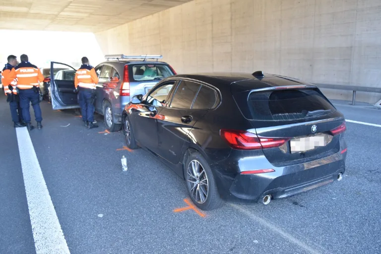 Trimmis GR - Verkehrsprobleme nach Auffahrkollisionen auf der Autobahn A13