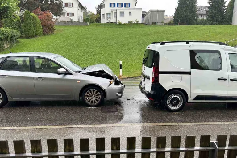Heiden AR - Totalschaden nach Auffahrunfall 