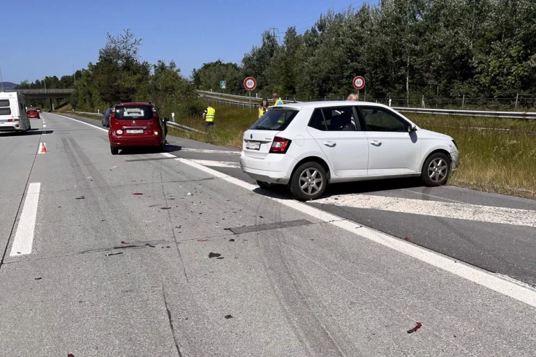 Haag SG – Unfall mit drei beteiligten Autos auf der A13