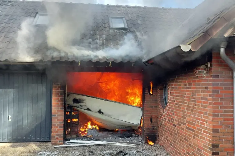 Schneverdingen – Garage brennt aus