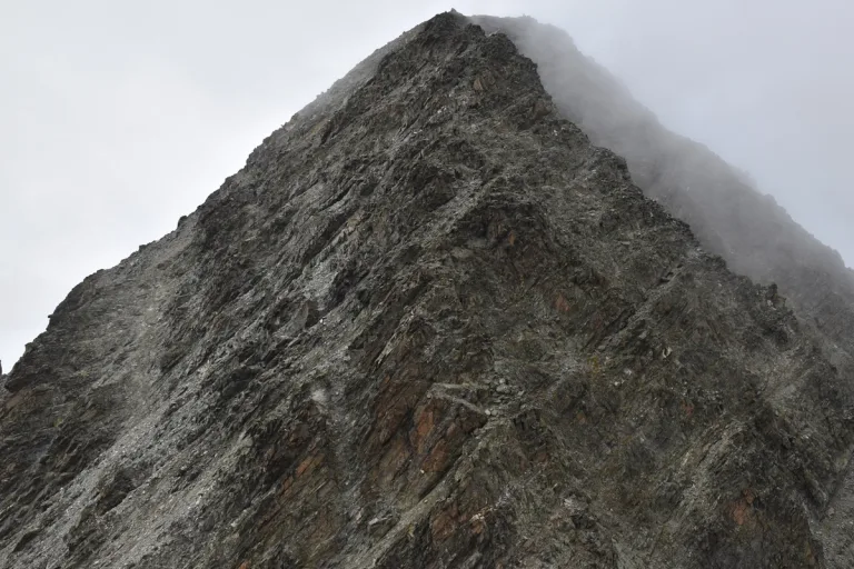 Lavin GR - Alpinistin stürzt rund 200 Meter tief in den Tod 
