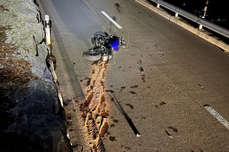 Gähwil SG - Motorradfahrer stürzt nach einem Ausweichmanöver