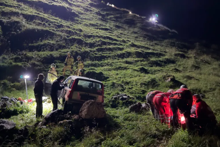 Unfall in Tux – Auto stürzt 150 Meter über Steilhang ab