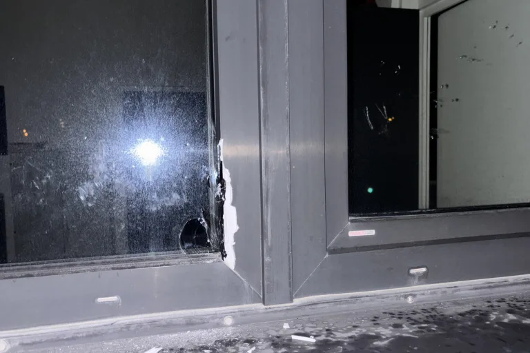 Schaan FL - Unbekannte brechen in Geschäft ein