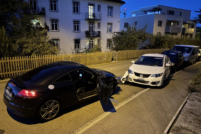 St.Gallen – Fahrunfähig mit Zaun und Auto kollidiert
