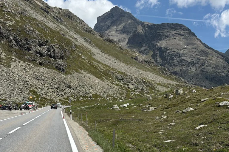 Bivio GR – Motorradfahrer bei Unfall am Julierpass verletzt
